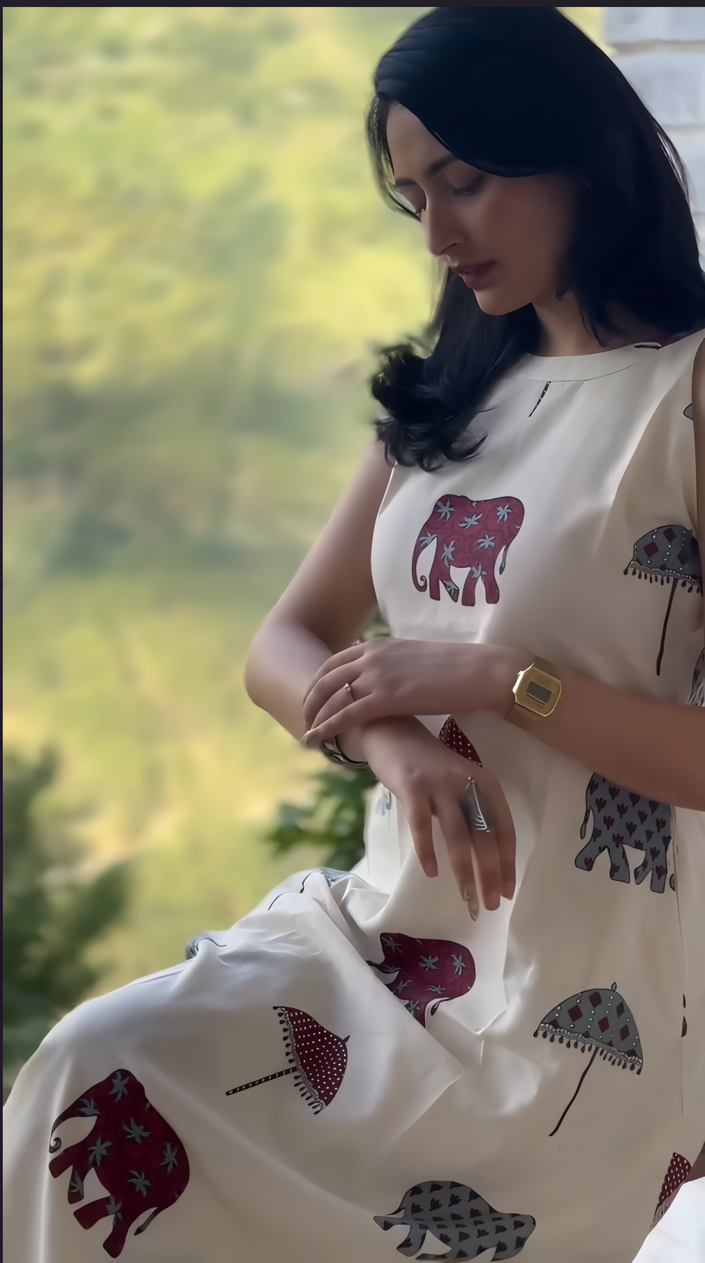 Women’s Beige Sleeveless Floral Printed A-Line Dress with Pockets