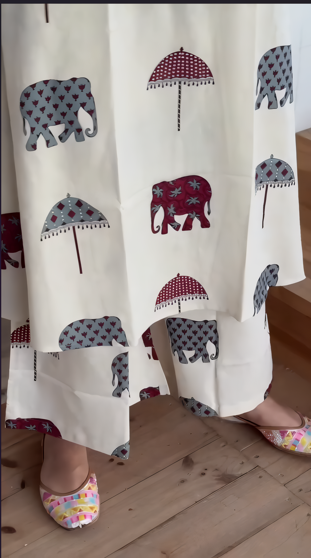 Women’s Beige Sleeveless Floral Printed A-Line Dress with Pockets