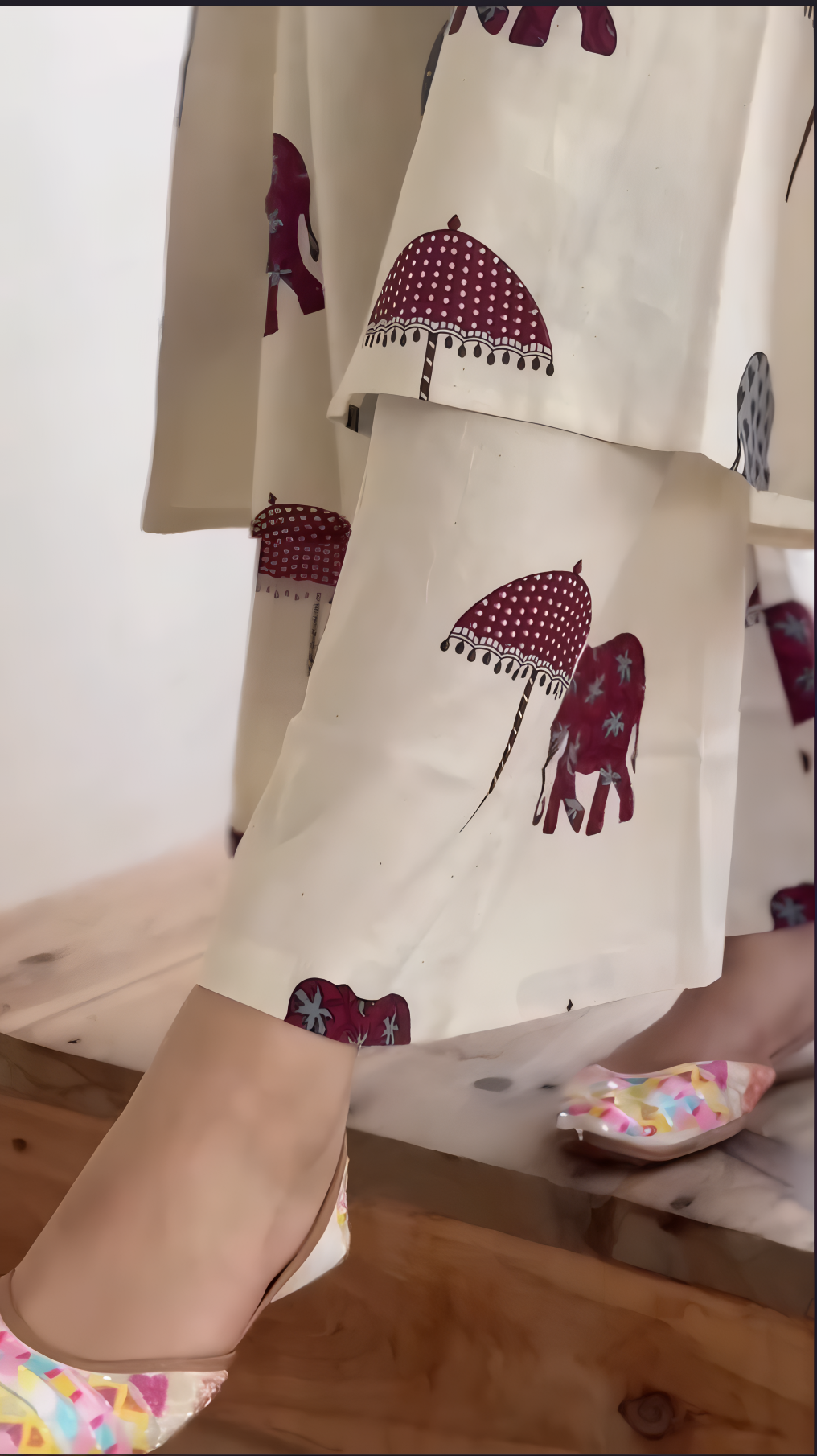 Women’s Beige Sleeveless Floral Printed A-Line Dress with Pockets