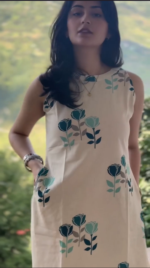 Women’s Beige Sleeveless Floral Printed A-Line Dress with Pockets