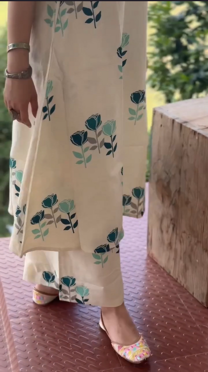 Women’s Beige Sleeveless Floral Printed A-Line Dress with Pockets