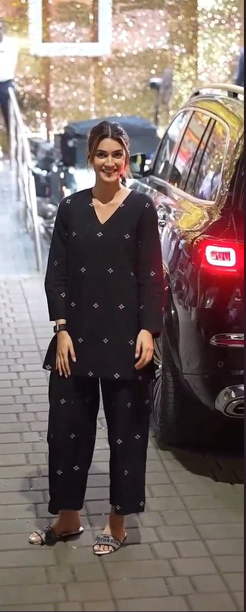 Kriti- A must-have kurta set print work and soft fabric