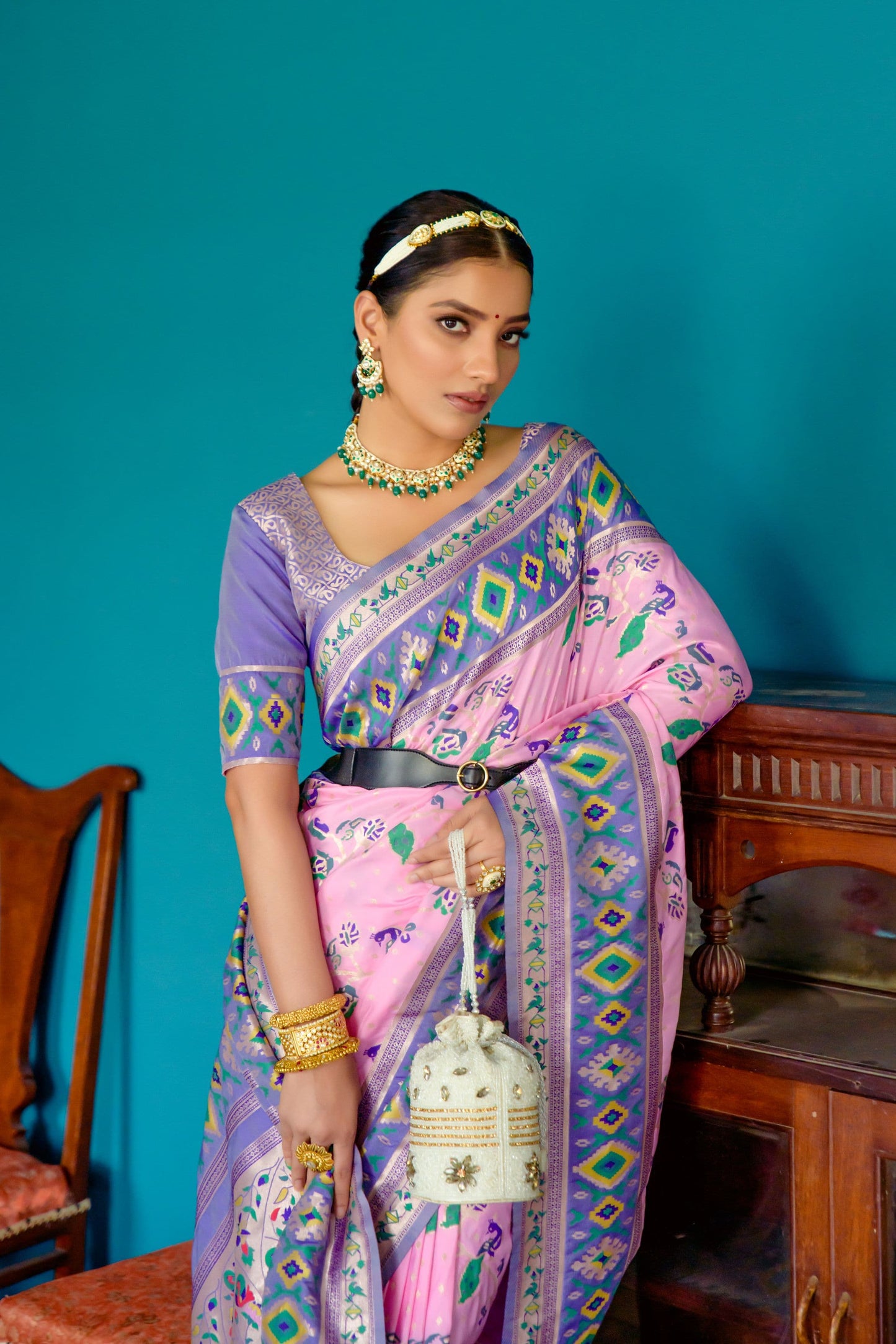 Queen- Royal elegance to your ethnic wardrobe with this stunning