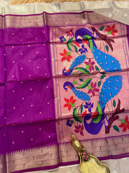 Queen- Royal elegance to your ethnic wardrobe with this stunning